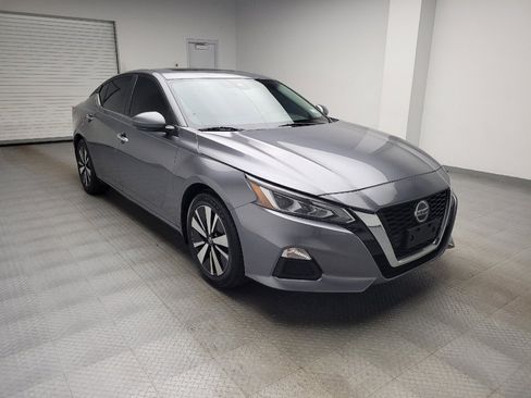 Used 2021 Nissan Altima 2.5 SV w/ SV Premium Package FWD image 13
