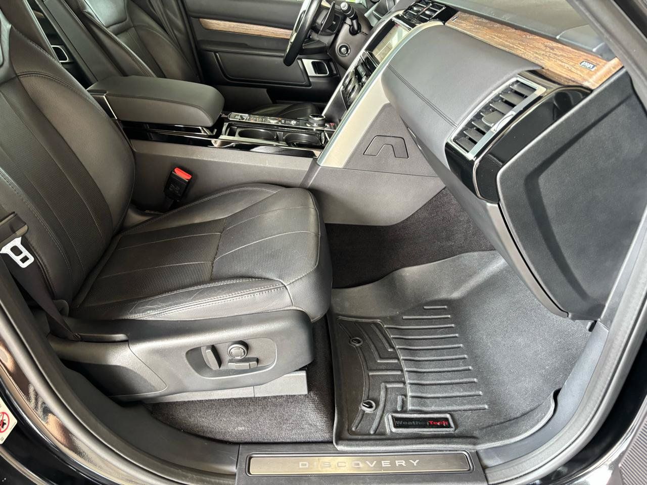 Used 2017 Land Rover Discovery HSE AWD/4WD image 21