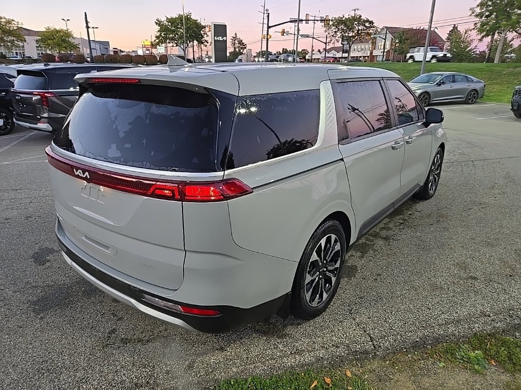 Certified 2024 Kia Carnival EX FWD image 3