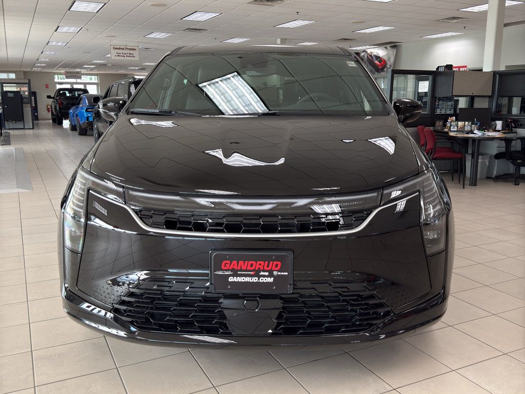 New 2027 Chrysler Pacifica Select FWD image 3