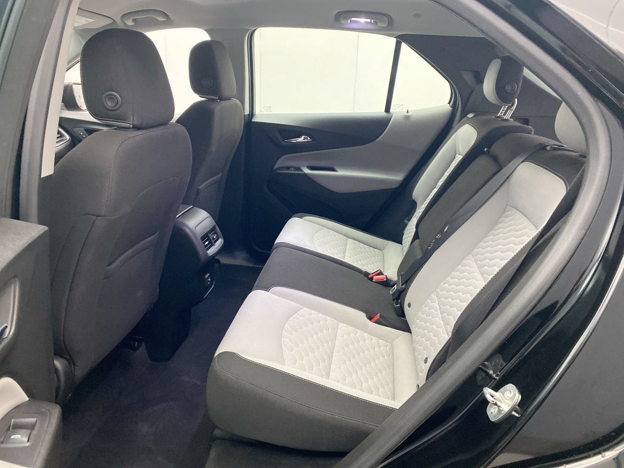 Used 2019 Chevrolet Equinox LS AWD/4WD image 24