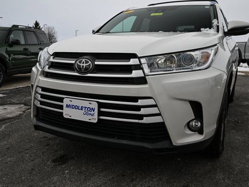 Used 2017 Toyota Highlander XLE image 11