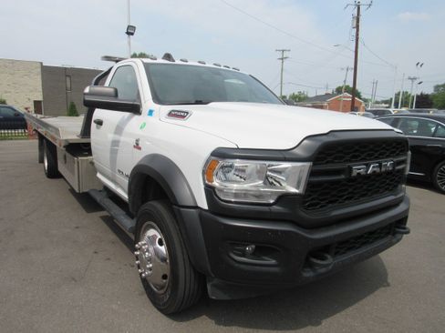 Used 2022 RAM 5500 Tradesman RWD image 4