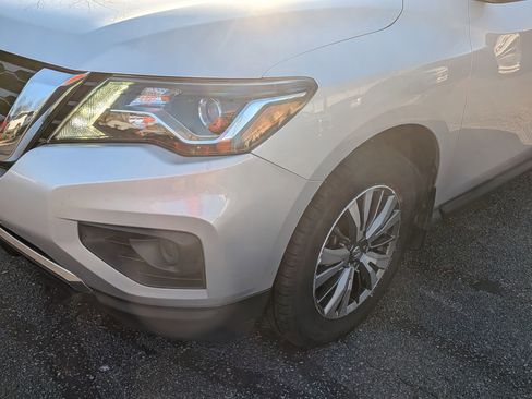 Used 2020 Nissan Pathfinder S image 11