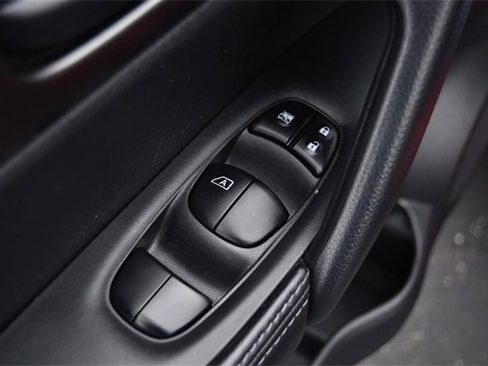 Used 2021 Nissan Rogue Sport S image 8