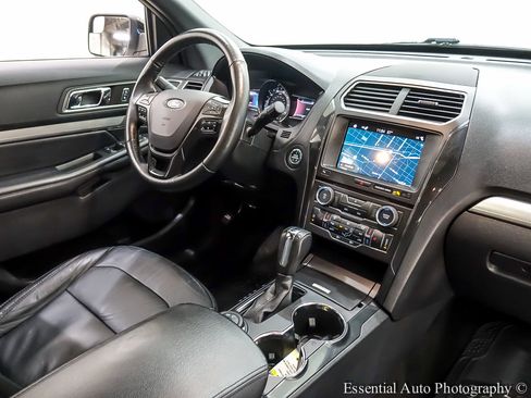Used 2018 Ford Explorer XLT w/ Equipment Group 202A image 36