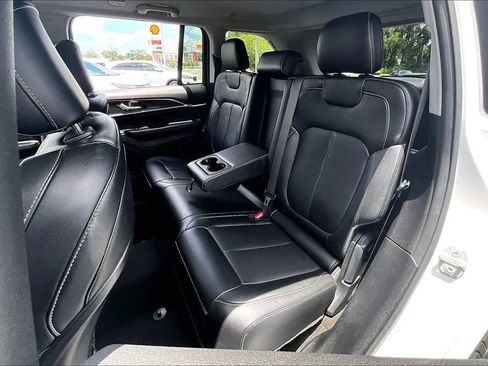 Used 2023 Jeep Grand Cherokee Limited w/ Black Appearance Package RWD image 27