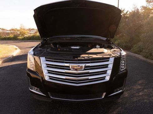 Used 2020 Cadillac Escalade Platinum image 9