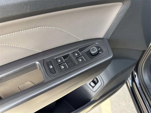 Certified 2023 Volkswagen Atlas SE image 10