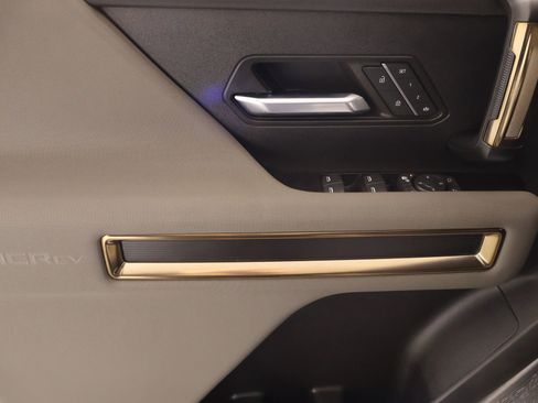 Used 2024 GMC Hummer EV 2X w/ LPO, Illumination Package image 16