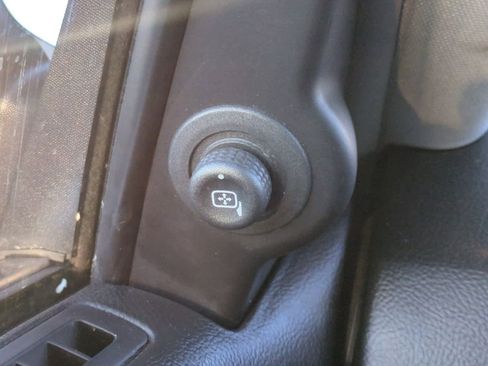 Used 2012 Lincoln MKZ image 29