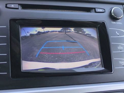 Used 2016 Toyota Highlander LE FWD image 22