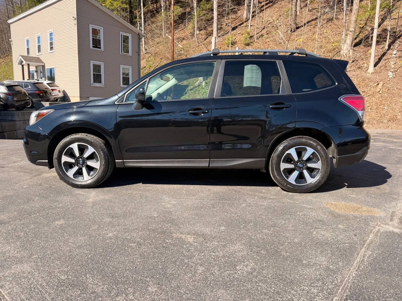 Used 2017 Subaru Forester 2.5i Premium w/ All-Weather Package AWD/4WD image 8