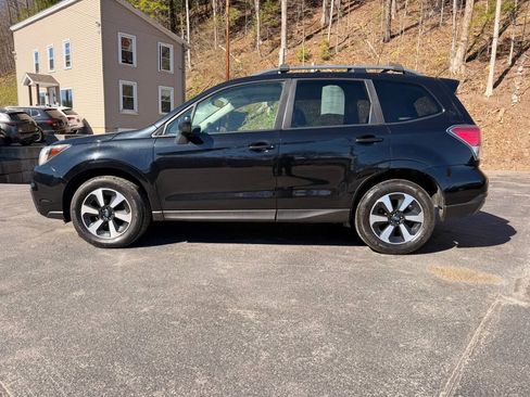 Used 2017 Subaru Forester 2.5i Premium w/ All-Weather Package AWD/4WD image 8