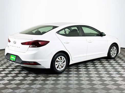 Used 2019 Hyundai Elantra SE w/ Winter Weather Package image 10