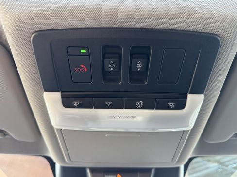 Used 2023 Nissan Rogue SL w/ SL Premium Package image 25