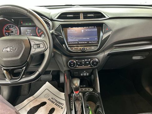 Used 2021 Chevrolet TrailBlazer RS w/ Technology Package AWD/4WD image 18
