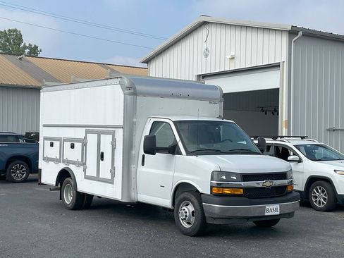 Used 2022 Chevrolet Express 3500 CUTWAY w/ Power Convenience Package image 38