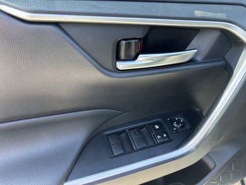 Used 2020 Toyota RAV4 XLE image 15