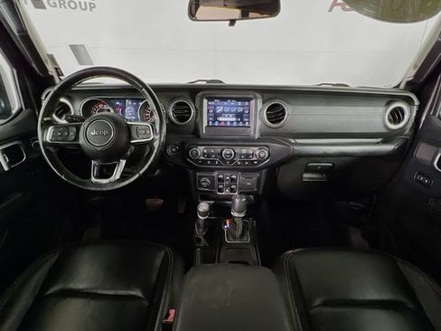 Used 2019 Jeep Wrangler Unlimited Sahara w/ Dual Top Group AWD/4WD image 24