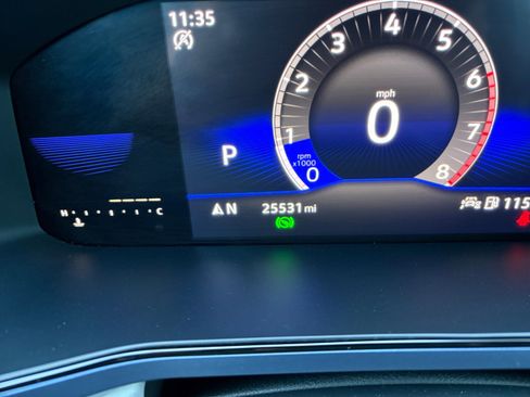 Certified 2023 Volkswagen Taos SE w/ Panoramic Sunroof Package image 2