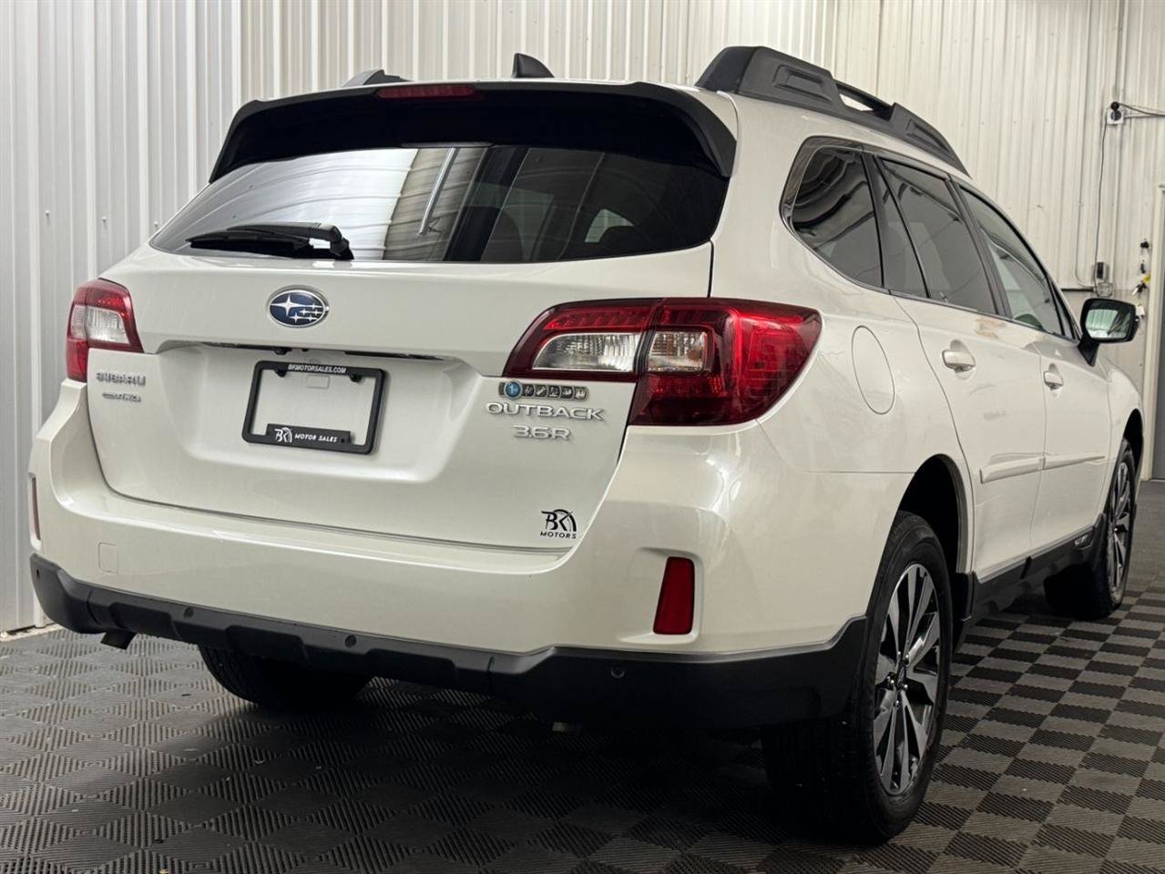 Used 2017 Subaru Outback 3.6R Limited AWD/4WD image 4