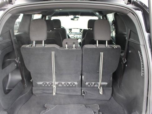 Used 2024 Chrysler Pacifica Touring image 22