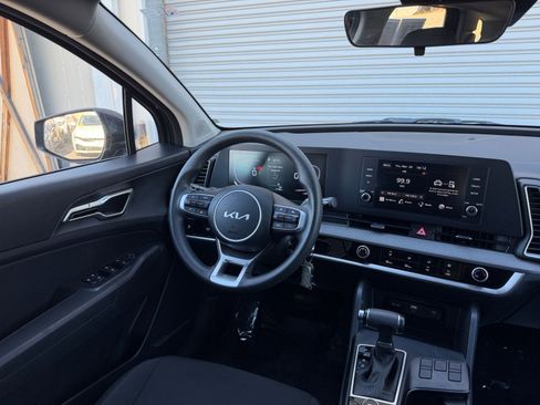 Used 2025 Kia Sportage LX image 33