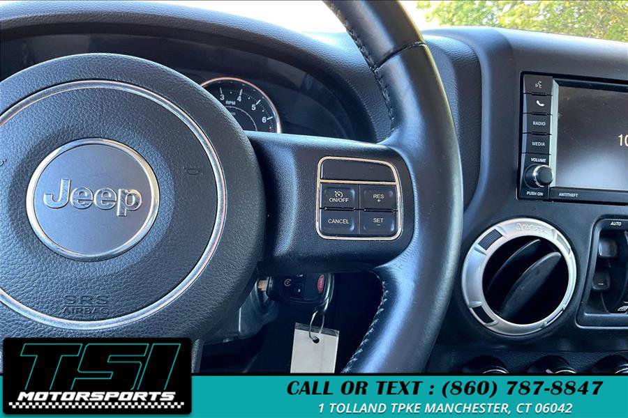 Used 2014 Jeep Wrangler Unlimited Sahara w/ Dual Top Group AWD/4WD image 17