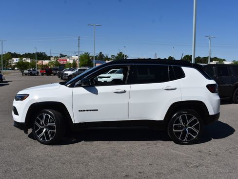Used 2025 Jeep Compass Limited w/ Elite Group image 6