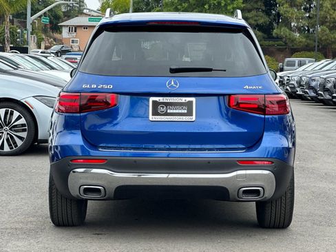 New 2025 Mercedes-Benz GLB 250 4MATIC image 4