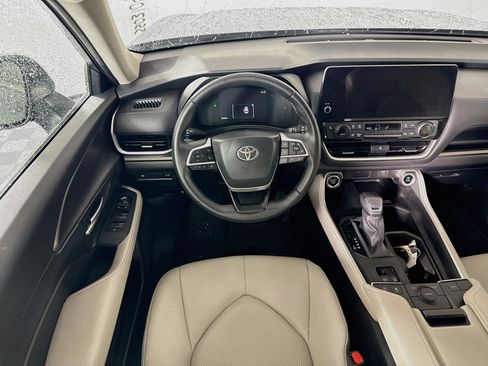 Certified 2025 Toyota Grand Highlander FWD image 23