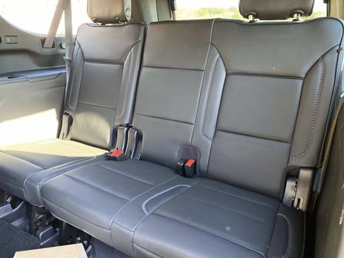 Used 2022 GMC Yukon XL Denali w/ Denali Ultimate Package image 9