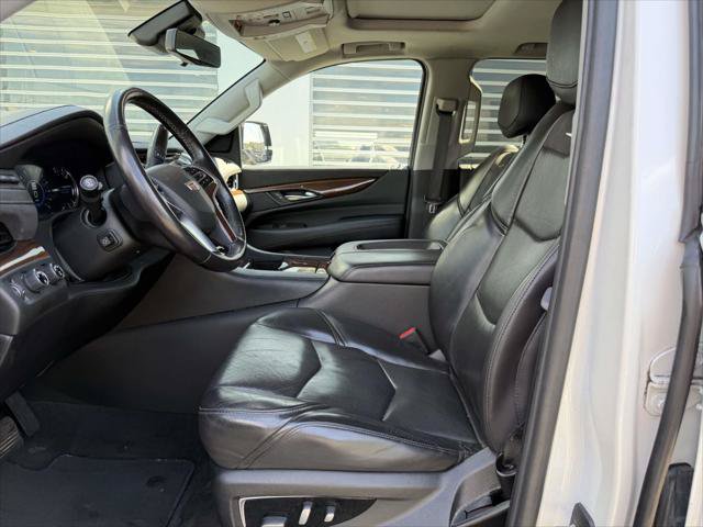 Used 2020 Cadillac Escalade Luxury w/ LPO, Radiant Package AWD/4WD image 20