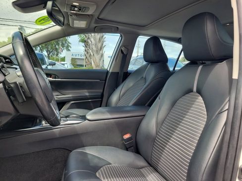 Used 2019 Toyota Camry SE w/ Convenience Package FWD image 19