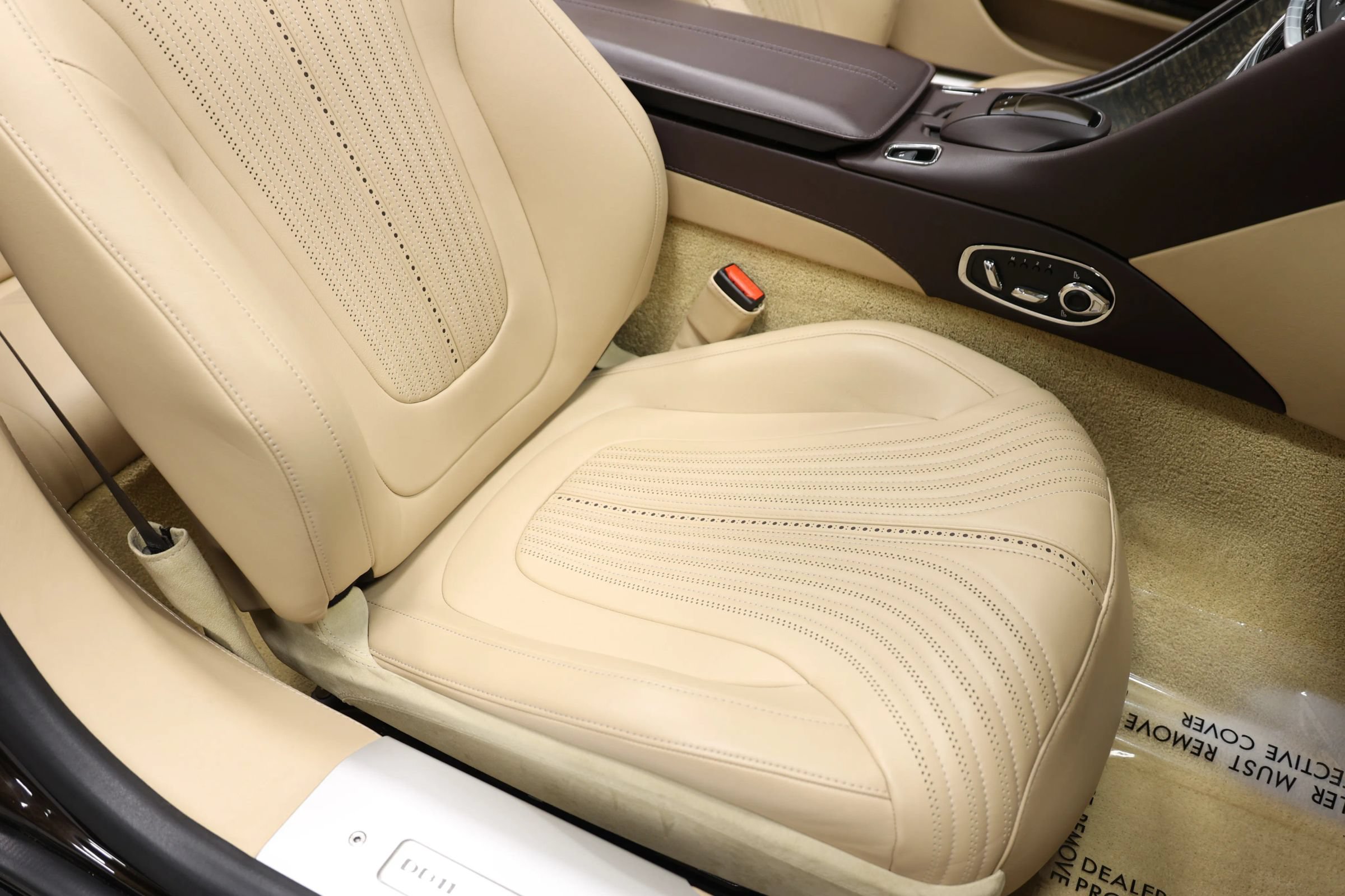 Used 2019 Aston Martin DB11 Volante RWD image 98