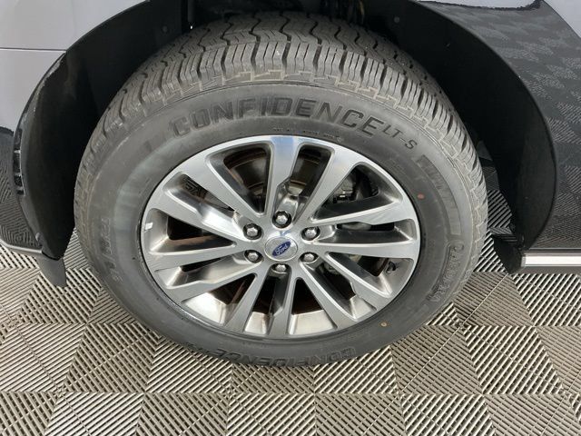 Used 2018 Ford Expedition Limited AWD/4WD image 6