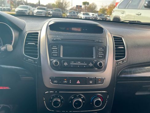 Used 2014 Kia Sorento LX image 14