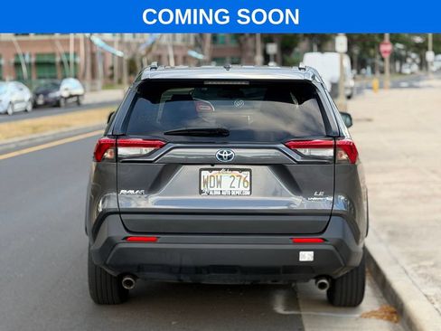 Used 2021 Toyota RAV4 LE AWD/4WD image 4