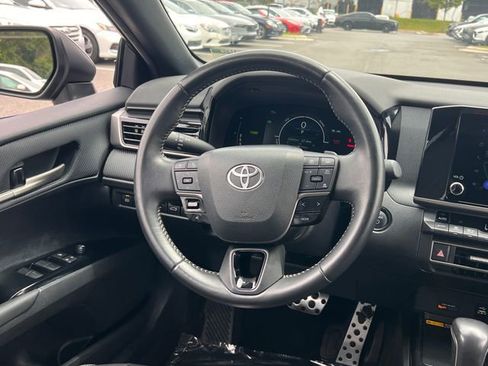 Used 2025 Toyota Camry SE w/ Convenience Package FWD image 17