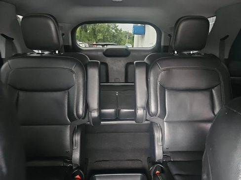 Used 2021 Ford Explorer Limited w/ Equipment Group 301A AWD/4WD image 10