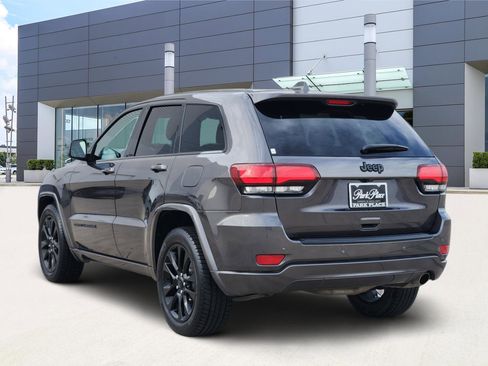 Used 2019 Jeep Grand Cherokee Altitude image 4