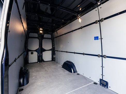 Used 2025 Mercedes-Benz Sprinter 2500 image 27