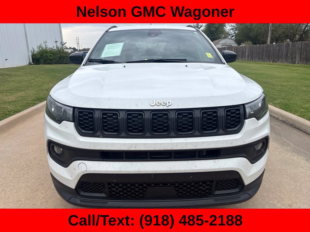 Used 2025 Jeep Compass Latitude AWD/4WD image 2