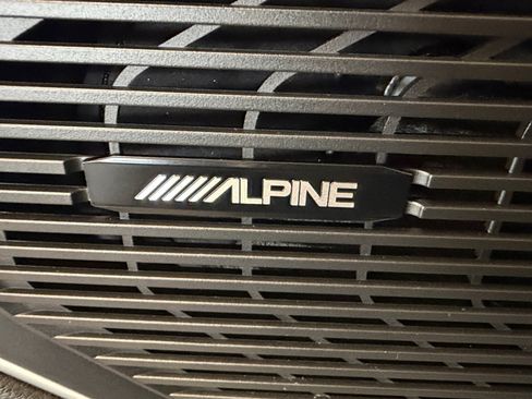 Used 2024 Jeep Wagoneer L Series II RWD image 29