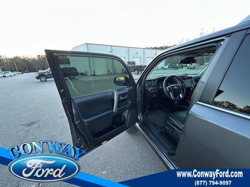 Used 2022 Toyota 4Runner Limited image 27