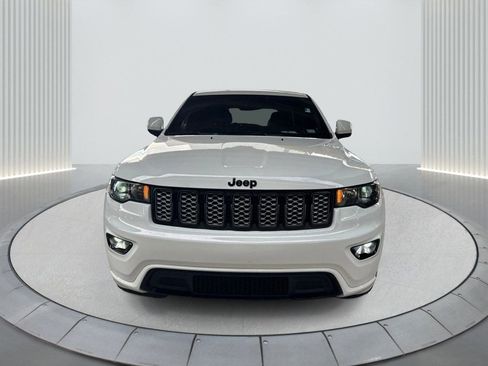 Used 2021 Jeep Grand Cherokee Laredo X image 2