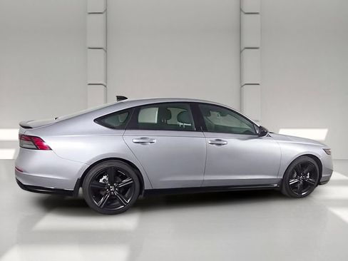 Used 2025 Honda Accord Sport image 39