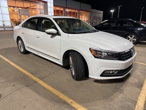 Used 2017 Volkswagen Passat 1.8T SE w/ SE Lighting Package image 12