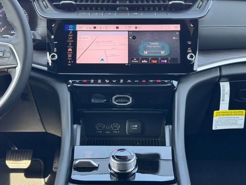 New 2026 Jeep Grand Cherokee Altitude image 17